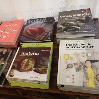 Auswahl an japanischen Kochbüchern im KIDO in Freiburg