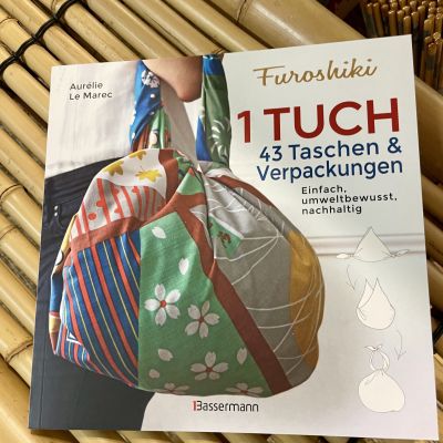 Buch über Furoshiki Tücher als Geschenkverpackungen 
